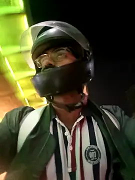 Snapshot of YoursThickDick chatting on November 10, 2025, 5:23 pm YoursThickDick online show from November 10, 2025, 5:23 pm