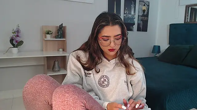 Snapshot of madame_lottie chatting on October 29, 2025, 12:40 pm madame lottie online show from October 29, 2025, 12:40 pm