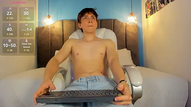 Snapshot of Oscar_and_dani chatting on November 2, 2025, 4:04 am Oscar and dani online show from November 2, 2025, 4:04 am