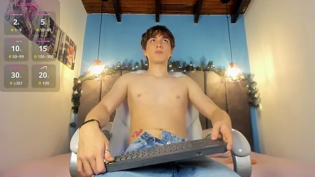 Snapshot of Oscar_and_dani chatting on November 30, 2025, 3:43 am Oscar and dani online show from November 30, 2025, 3:43 am