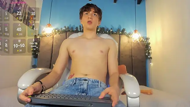 Snapshot of Oscar_and_dani chatting on December 5, 2025, 4:32 am Oscar and dani online show from December 5, 2025, 4:32 am