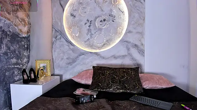 Snapshot of RoxanaBorns_ chatting on November 25, 2025, 1:44 pm RoxanaBorns online show from November 25, 2025, 1:44 pm