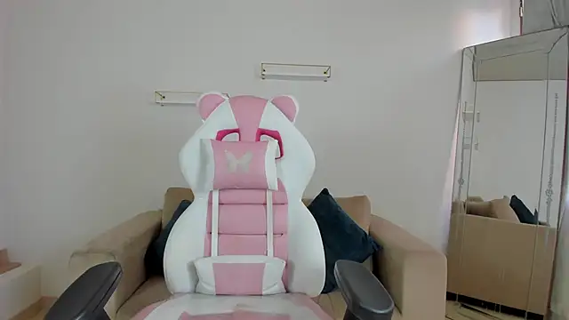 april smiith online show from November 13, 2025, 12:15 pm