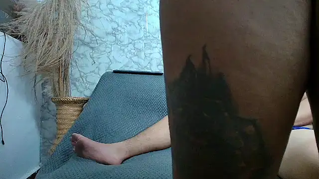 naomi campbel  online show from November 16, 2025, 4:23 pm