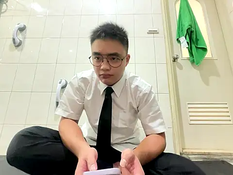 greenteazhang online show from November 24, 2025, 3:12 pm