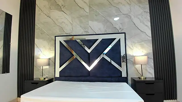 Megan Sweetas online show from December 2, 2025, 8:37 pm