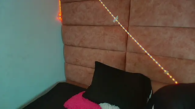 Snapshot of HellAndDante_ chatting on November 4, 2025, 2:54 am HellAndDante online show from November 4, 2025, 2:54 am