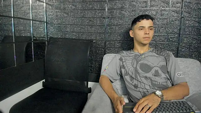 Snapshot of HellAndDante_ chatting on November 8, 2025, 12:55 am HellAndDante online show from November 8, 2025, 12:55 am