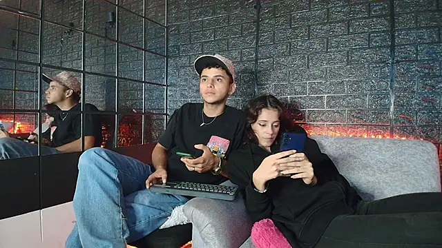 Snapshot of HellAndDante_ chatting on November 22, 2025, 12:20 am HellAndDante online show from November 22, 2025, 12:20 am