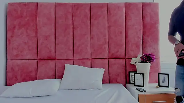 Snapshot of HellAndDante_ chatting on December 2, 2025, 9:21 pm HellAndDante online show from December 2, 2025, 9:21 pm