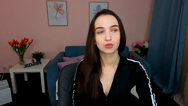 Snapshot of EllaSteele chatting on October 19, 2025, 8:53 pm EllaSteele online show from October 19, 2025, 8:53 pm