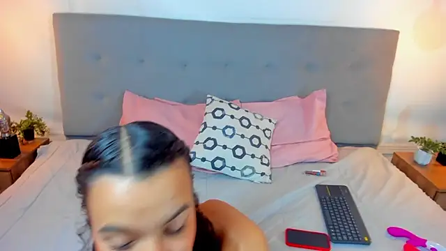 Snapshot of Luna_Claire chatting on October 12, 2025, 12:37 pm Luna Claire online show from October 12, 2025, 12:37 pm