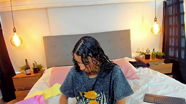 Snapshot of Luna_Claire chatting on October 27, 2025, 1:04 pm Luna Claire online show from October 27, 2025, 1:04 pm