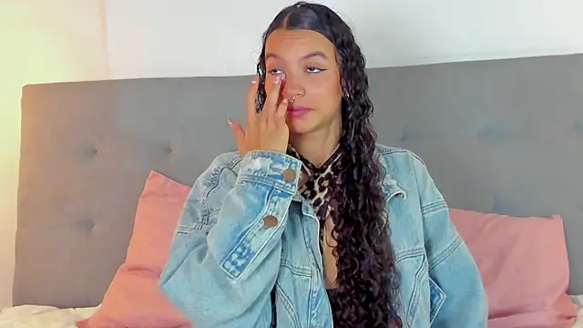 Snapshot of Luna_Claire chatting on November 12, 2025, 11:32 am Luna Claire online show from November 12, 2025, 11:32 am