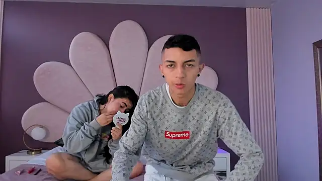 Snapshot of NickandAbby_ chatting on October 24, 2025, 11:39 am NickandAbby online show from October 24, 2025, 11:39 am