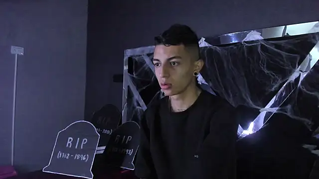 Snapshot of NickandAbby_ chatting on October 25, 2025, 12:13 pm NickandAbby online show from October 25, 2025, 12:13 pm