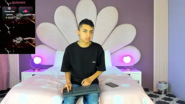 Snapshot of NickandAbby_ chatting on November 14, 2025, 12:15 pm NickandAbby online show from November 14, 2025, 12:15 pm