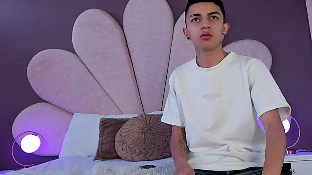 Snapshot of NickandAbby_ chatting on December 2, 2025, 11:59 am NickandAbby online show from December 2, 2025, 11:59 am