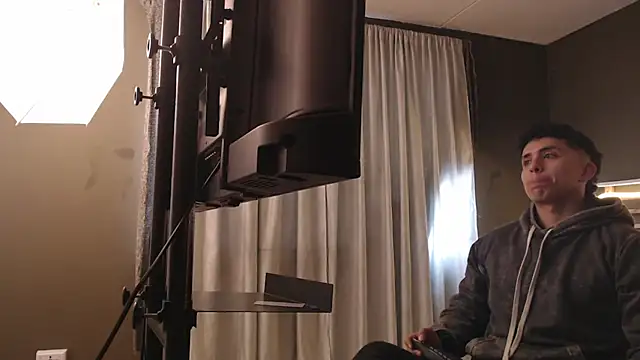 Snapshot of PaulEvens chatting on October 21, 2025, 1:12 pm PaulEvens online show from October 21, 2025, 1:12 pm