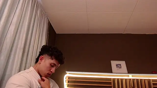 Snapshot of PaulEvens chatting on October 25, 2025, 1:18 pm PaulEvens online show from October 25, 2025, 1:18 pm