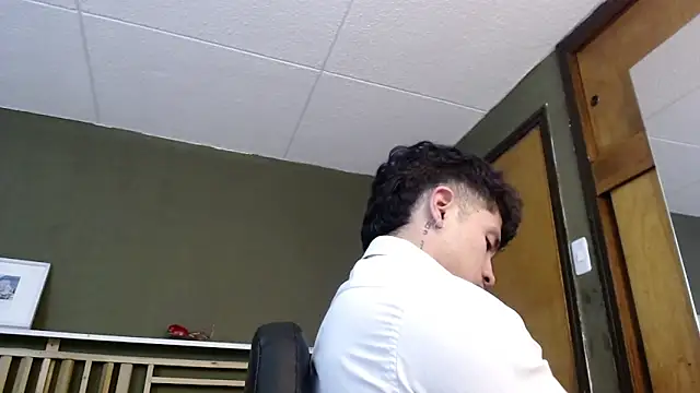 Snapshot of PaulEvens chatting on October 29, 2025, 1:02 pm PaulEvens online show from October 29, 2025, 1:02 pm