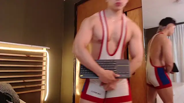 Snapshot of PaulEvens chatting on October 31, 2025, 1:56 pm PaulEvens online show from October 31, 2025, 1:56 pm