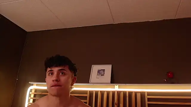 Snapshot of PaulEvens chatting on November 11, 2025, 1:33 pm PaulEvens online show from November 11, 2025, 1:33 pm