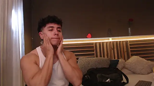 Snapshot of PaulEvens chatting on November 25, 2025, 1:33 pm PaulEvens online show from November 25, 2025, 1:33 pm