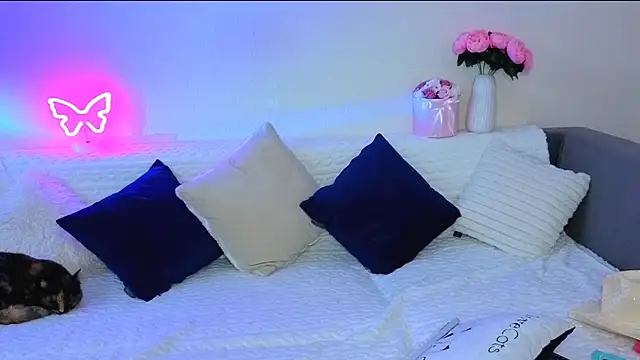 Snapshot of Bella_Hillss chatting on October 11, 2025, 6:28 pm Bella Hillss online show from October 11, 2025, 6:28 pm
