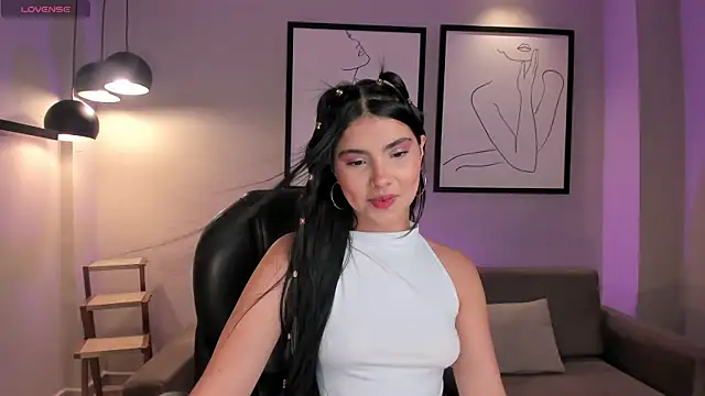 Snapshot of MiaLaurence chatting on October 2, 2025, 7:21 pm MiaLaurence online show from October 2, 2025, 7:21 pm