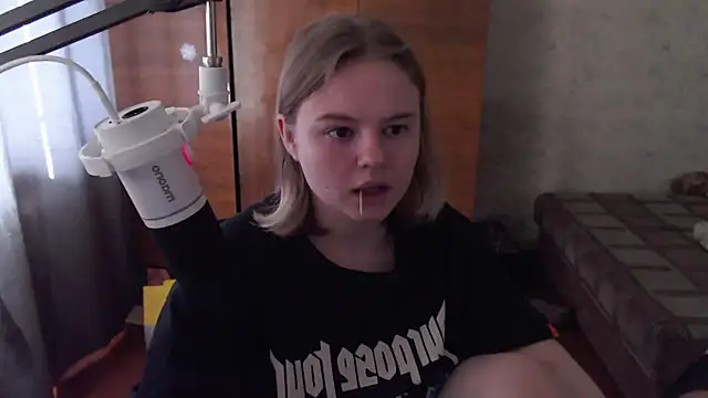 Snapshot of SlipperSherry chatting on October 1, 2025, 8:20 am SlipperSherry online show from October 1, 2025, 8:20 am