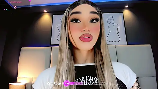 Valeriasmiithh online show from November 14, 2025, 9:02 pm