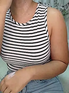 Snapshot of CataRicci chatting on October 18, 2025, 12:06 pm CataRicci online show from October 18, 2025, 12:06 pm