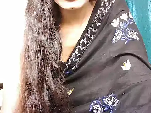 ROSE GOLDE online show from September 14, 2025, 5:01 pm