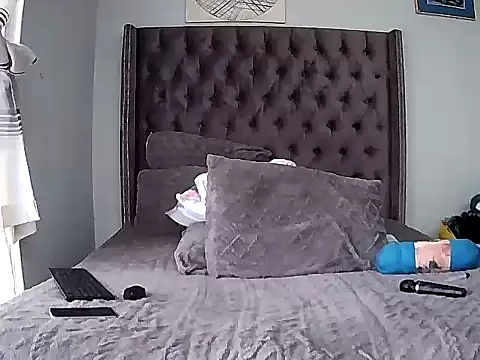 Snapshot of CouplesX96xx chatting on December 16, 2025, 9:58 am CouplesX96xx online show from December 16, 2025, 9:58 am