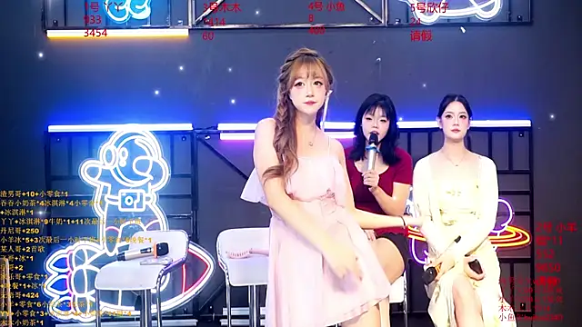 Snapshot of EYgirl222 chatting on October 1, 2025, 8:20 am EYgirl222 online show from October 1, 2025, 8:20 am