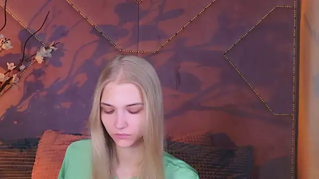 Snapshot of 4example_Chloe chatting on October 8, 2025, 10:35 am 4example Chloe online show from October 8, 2025, 10:35 am