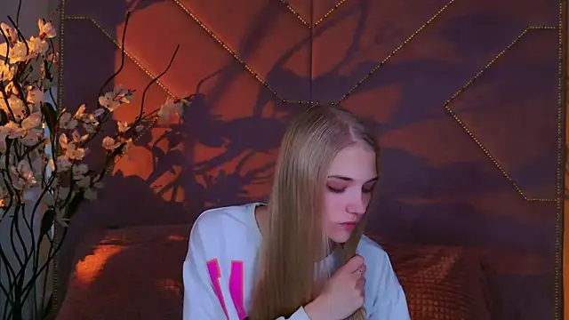 Snapshot of 4example_Chloe chatting on October 10, 2025, 10:47 am 4example Chloe online show from October 10, 2025, 10:47 am