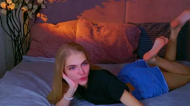 Snapshot of 4example_Chloe chatting on October 15, 2025, 10:48 am 4example Chloe online show from October 15, 2025, 10:48 am