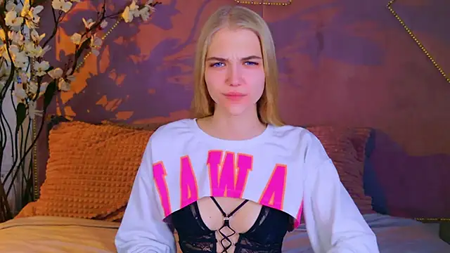 Snapshot of 4example_Chloe chatting on October 20, 2025, 11:32 am 4example Chloe online show from October 20, 2025, 11:32 am