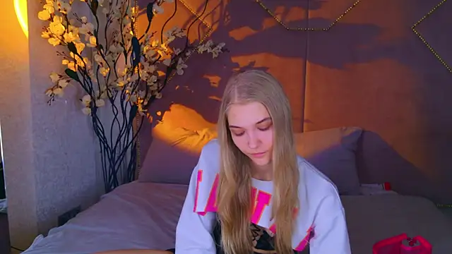 Snapshot of 4example_Chloe chatting on November 11, 2025, 10:48 am 4example Chloe online show from November 11, 2025, 10:48 am