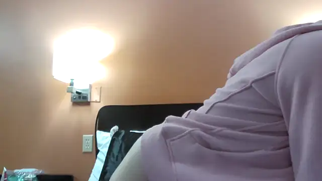 Snapshot of BigBoobsBlair chatting on December 14, 2025, 8:20 am BigBoobsBlair online show from December 14, 2025, 8:20 am