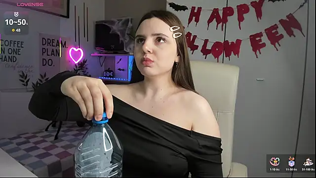 Snapshot of LiaWoow chatting on October 26, 2025, 7:58 am LiaWoow online show from October 26, 2025, 7:58 am