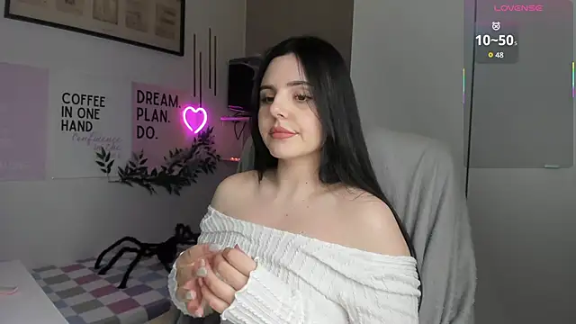 Snapshot of LiaWoow chatting on November 9, 2025, 2:48 pm LiaWoow online show from November 9, 2025, 2:48 pm