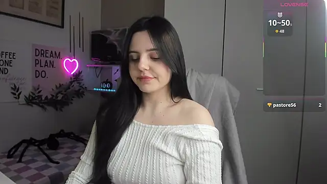 Snapshot of LiaWoow chatting on November 10, 2025, 8:24 am LiaWoow online show from November 10, 2025, 8:24 am