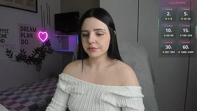 Snapshot of LiaWoow chatting on November 11, 2025, 2:39 pm LiaWoow online show from November 11, 2025, 2:39 pm