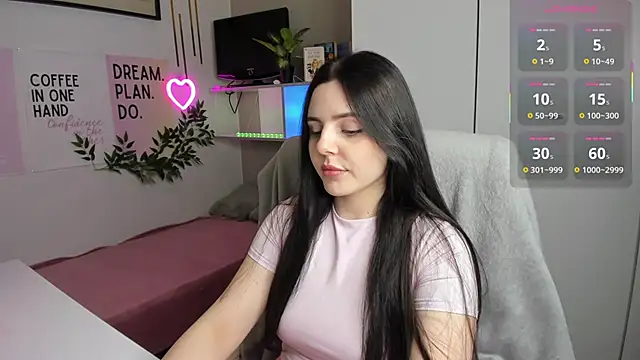 Snapshot of LiaWoow chatting on December 2, 2025, 2:45 pm LiaWoow online show from December 2, 2025, 2:45 pm