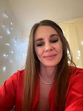 Snapshot of LucieMack chatting on November 30, 2025, 2:21 pm LucieMack online show from November 30, 2025, 2:21 pm