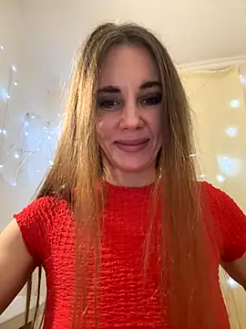 Snapshot of LucieMack chatting on December 1, 2025, 5:40 pm LucieMack online show from December 1, 2025, 5:40 pm