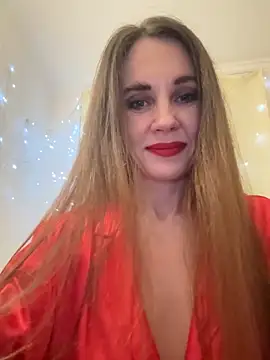 Snapshot of LucieMack chatting on December 3, 2025, 6:50 pm LucieMack online show from December 3, 2025, 6:50 pm